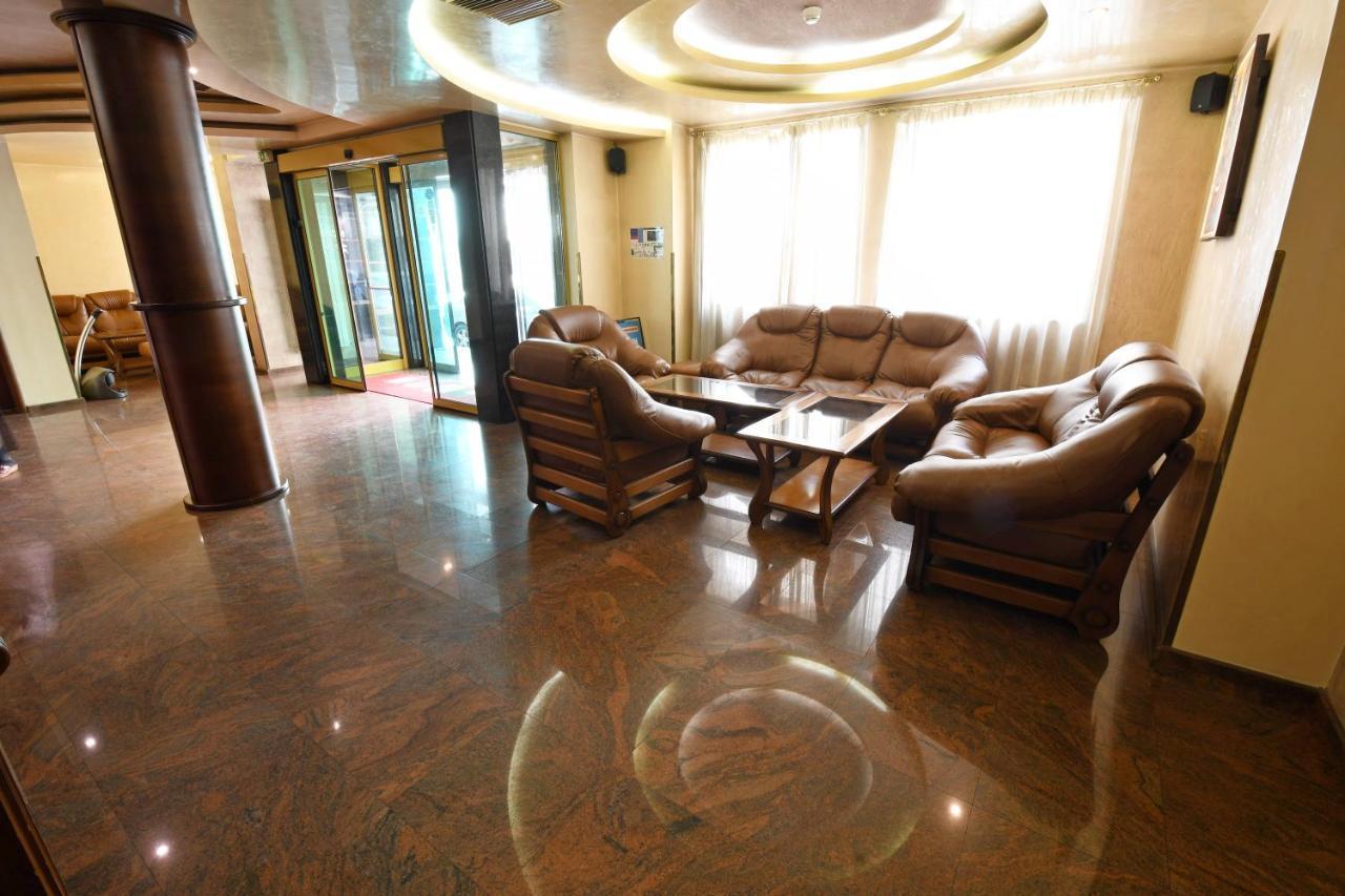 Rai Hotel 2*