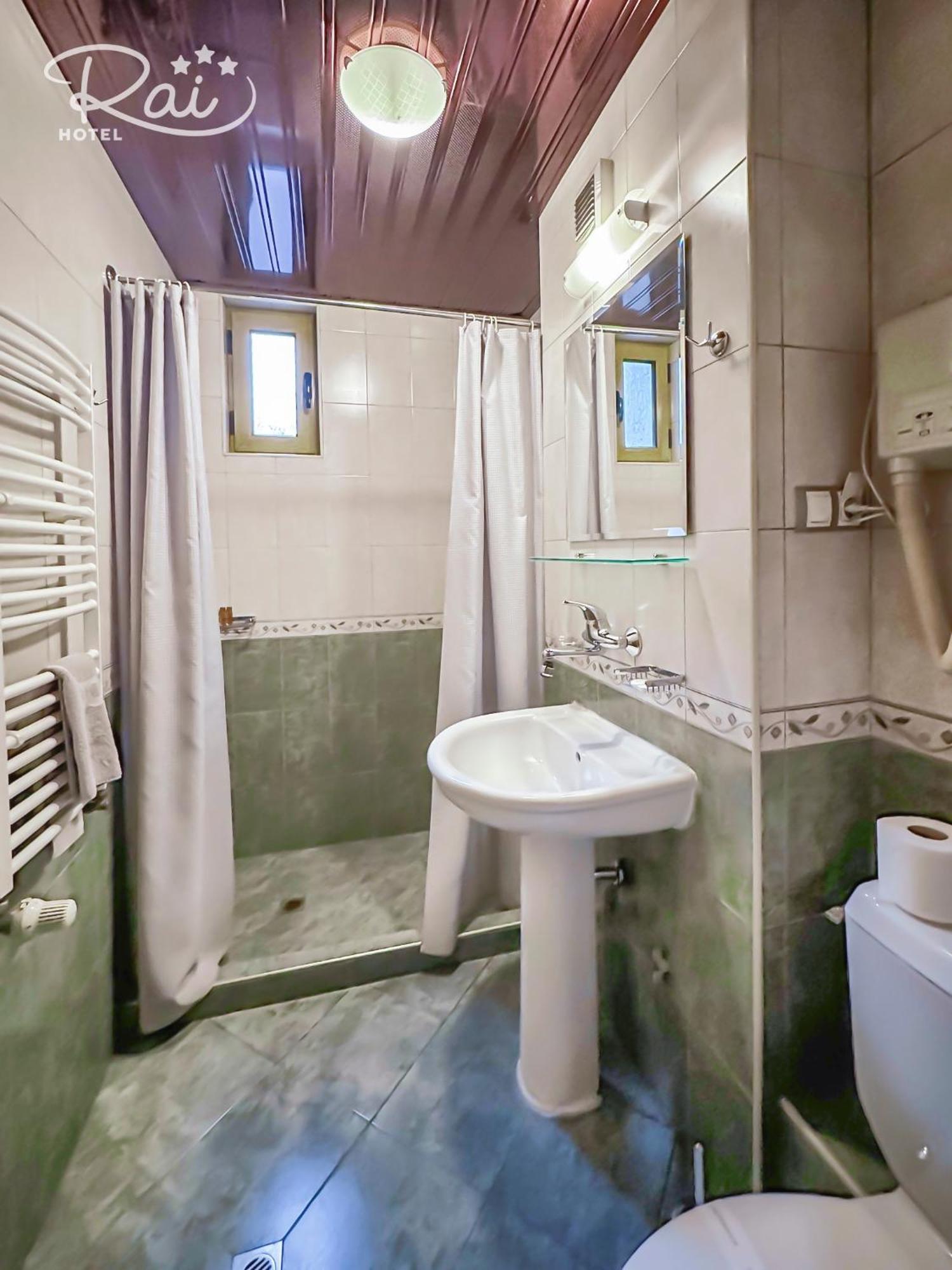 Rai Hotel 2*